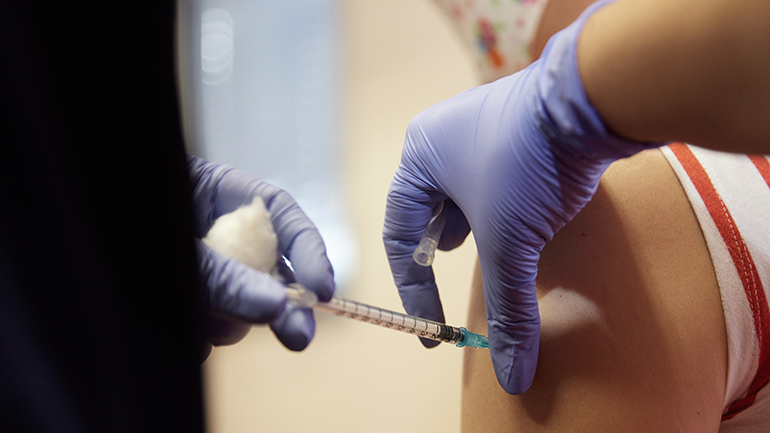 Δεν θα πραγματοποιηθεί σήμερα η ενημέρωση για το Εθνικό Σχέδιο Εμβολιασμού